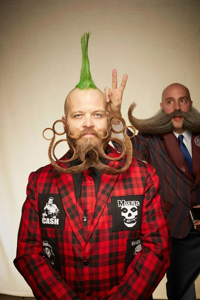 Ці чоловіки досягли максимального рівня в мистецтві креативної укладки бороди та вусів - фото 459187