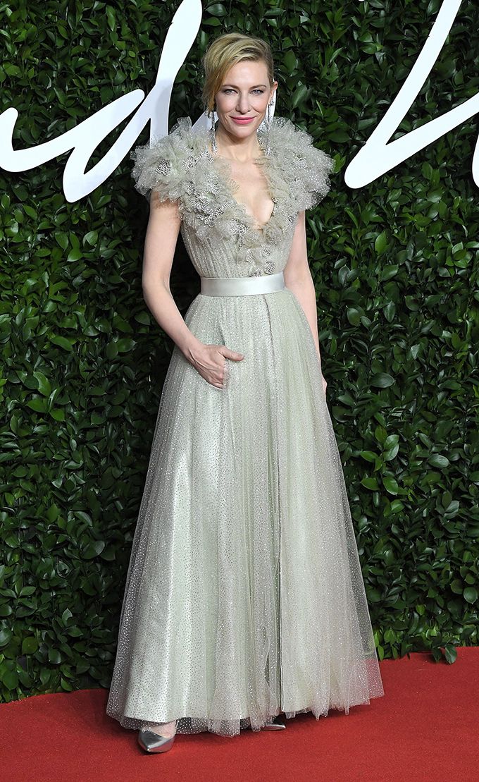 Найяскравіші образи знаменитостей на церемонії British Fashion Awards 2019 - фото 460277