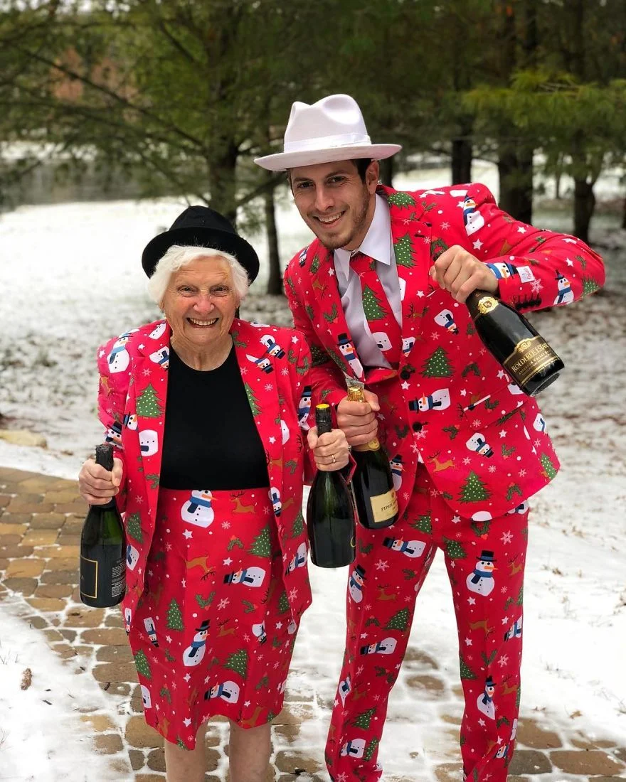 93-летняя бабушка и ее внук одевают дурацкие костюмы и веселят Instagram - фото 460945
