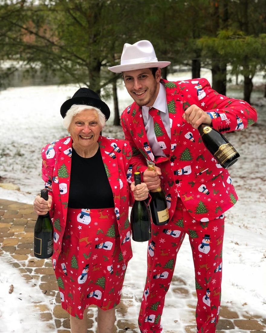 93-річна бабуся та її внук одягають дурнуваті костюми і веселять Instagram - фото 460945