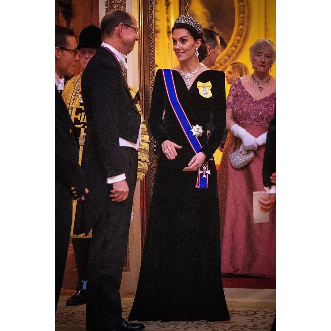 Кейт Миддлтон затмила на официальном приеме саму Елизавету II - фото 461343