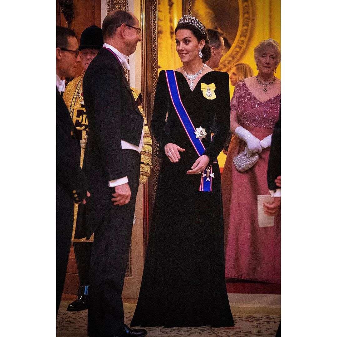Кейт Миддлтон затмила на официальном приеме саму Елизавету II - фото 461343