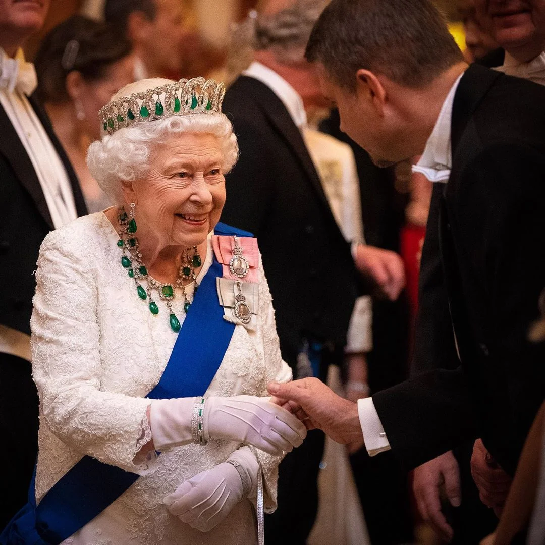Кейт Миддлтон затмила на официальном приеме саму Елизавету II - фото 461345