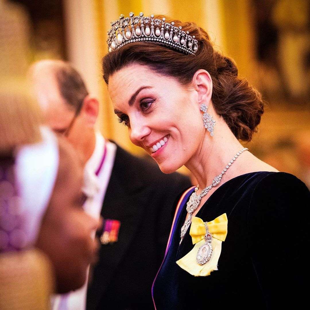 Кейт Миддлтон затмила на официальном приеме саму Елизавету II - фото 461346
