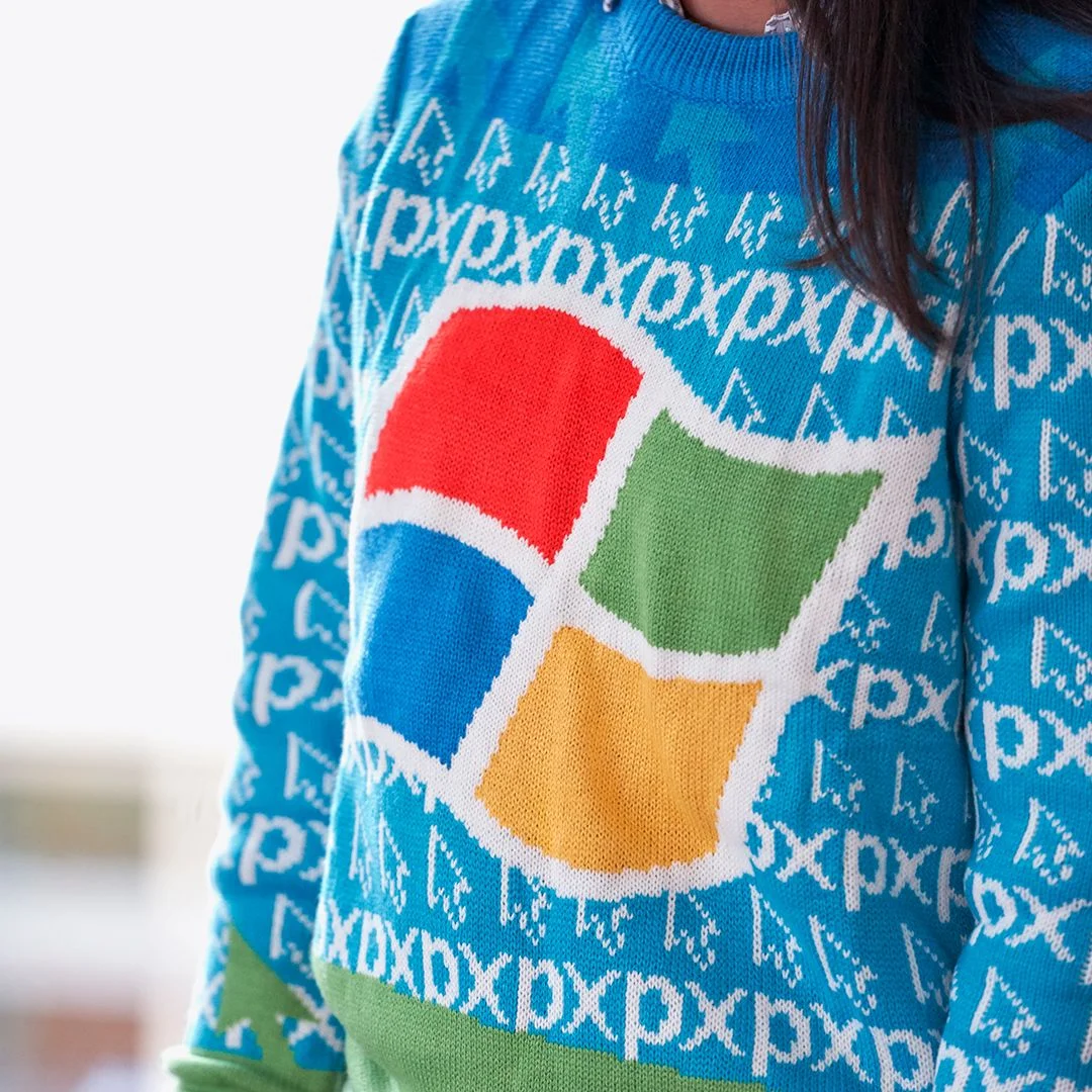 Компания Microsoft представила 'ужасные' рождественские свитера, что вызывают ностальгию - фото 461545