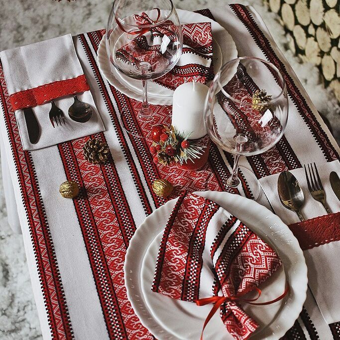 Декор різдвяного столу в українському стилі - фото 461713