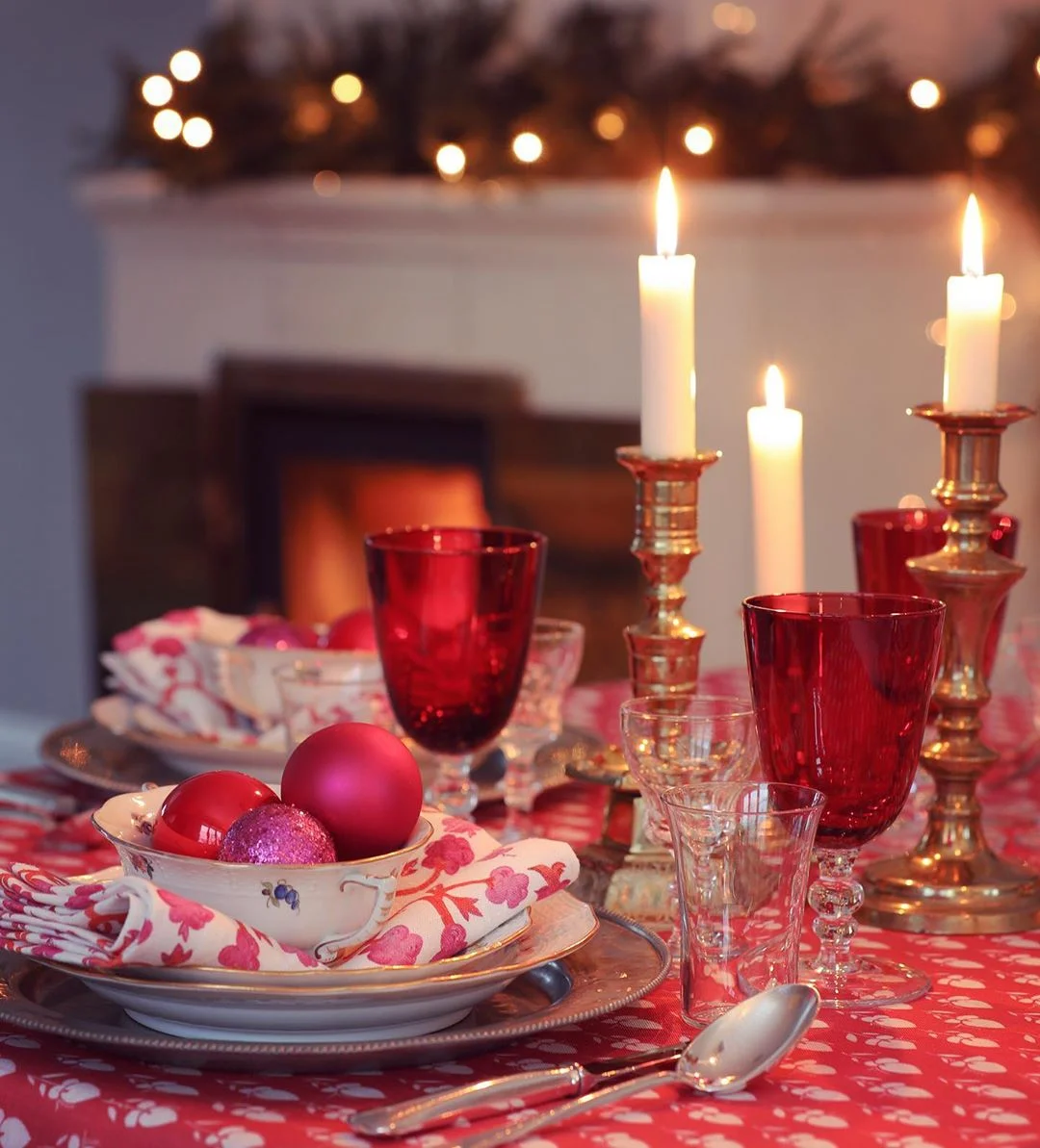 Як декорувати різдвяний стіл: найкрасивіші ідеї для натхнення - фото 461728