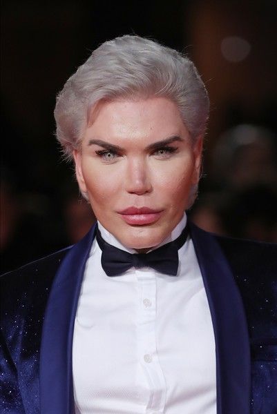 Мужчина сделал 70 операций, чтобы стать Кеном, а теперь передумал и превратился в Барби - 462117 Мужчина сделал 70 операций, чтобы стать Кеном, а теперь передумал и превратился в Барби - фото 462117