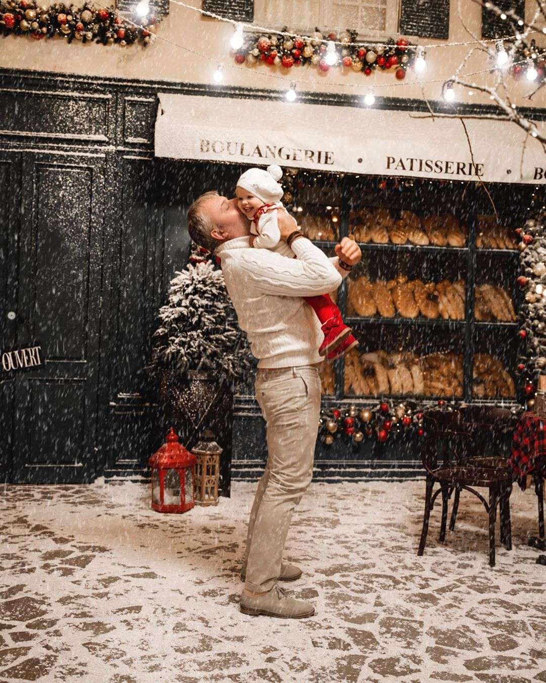 Юлія Думанська разом з чоловіком та донечкою знялась в розкішній святковій фотосесії - фото 462311