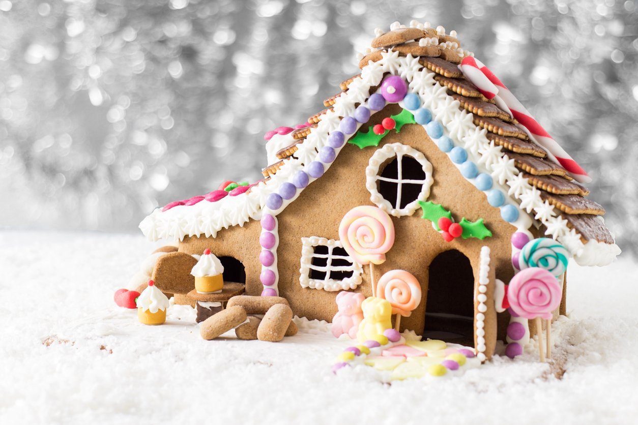 Пряничный домик: 20 идей декора вкусного рождественского символа - фото 462886