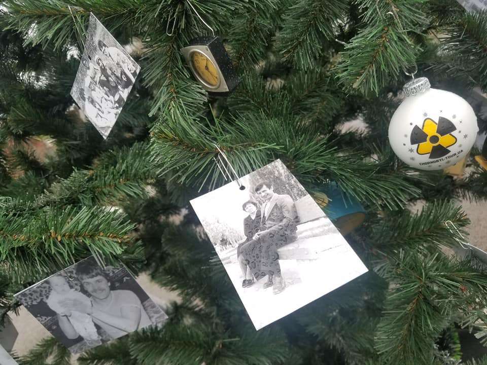Уперше за 34 роки в покинутому місті Прип'ять встановили новорічну ялинку - фото 463140