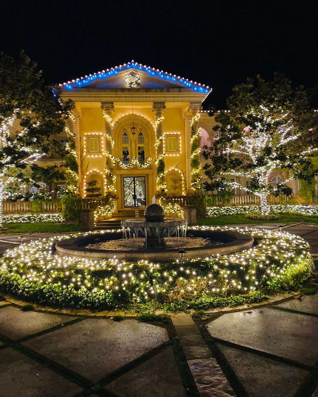 Брітні Спірс показала, як прикрасила дім до Нового року – обійшлася їй ця краса дорого - фото 463289