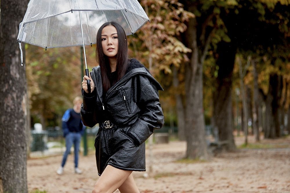 Знову в тренді: 25 ідей, як стильно носити мініспідницю - фото 464060