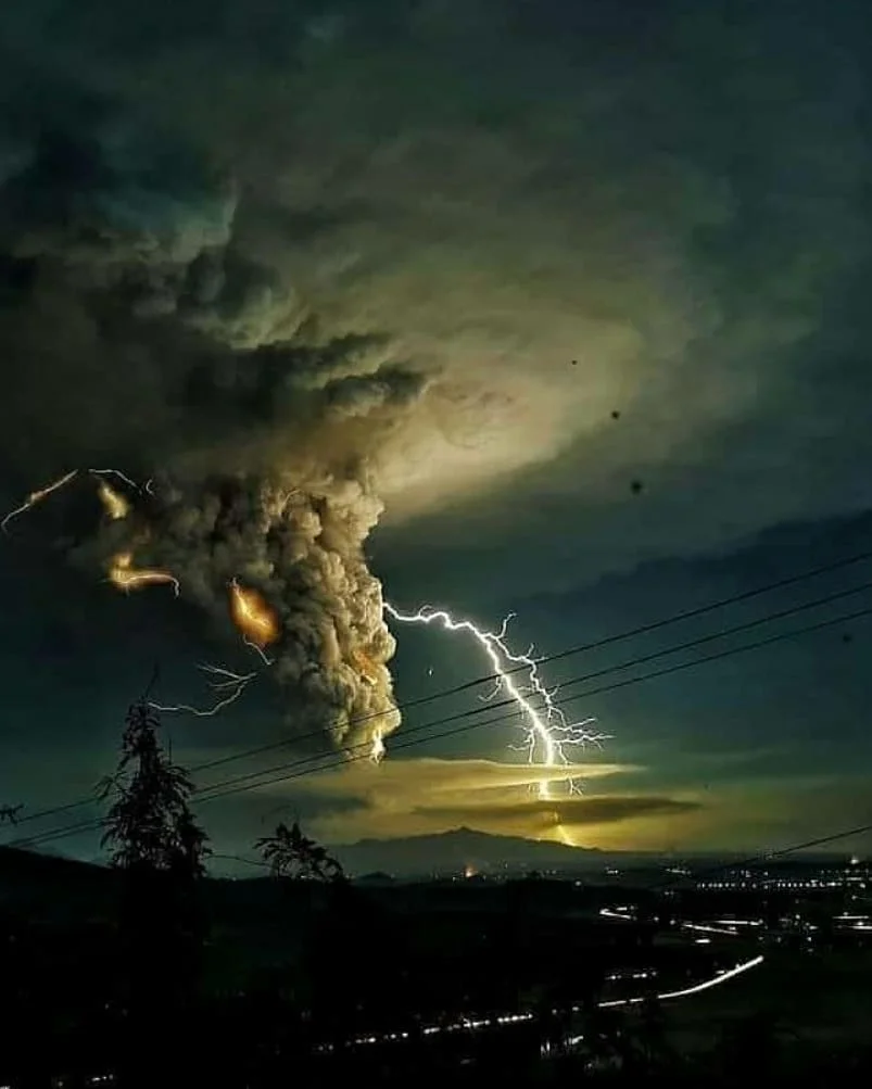 Только посмотри на эти впечатляющие фото горящего вулкана на Филиппинах - фото 464202