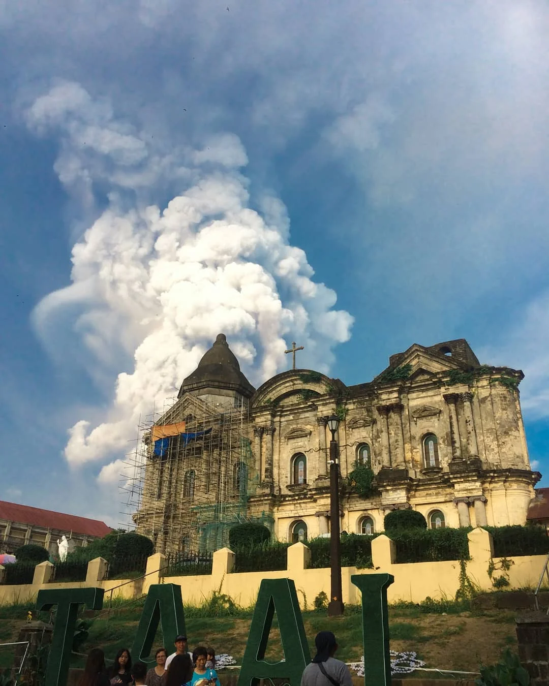 Только посмотри на эти впечатляющие фото горящего вулкана на Филиппинах - фото 464209