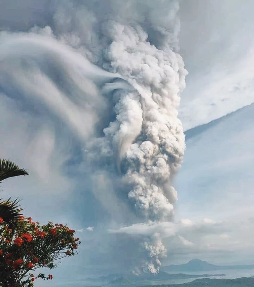 Только посмотри на эти впечатляющие фото горящего вулкана на Филиппинах - фото 464210