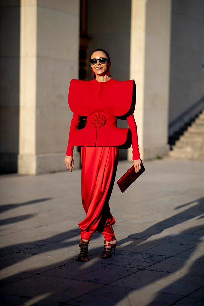 Всем кутюр: изысканные уличные луки во время Недели высокой моды в Париже - фото 465111