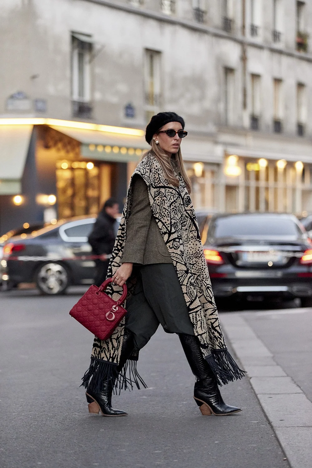 Всем кутюр: изысканные уличные луки во время Недели высокой моды в Париже - фото 465113