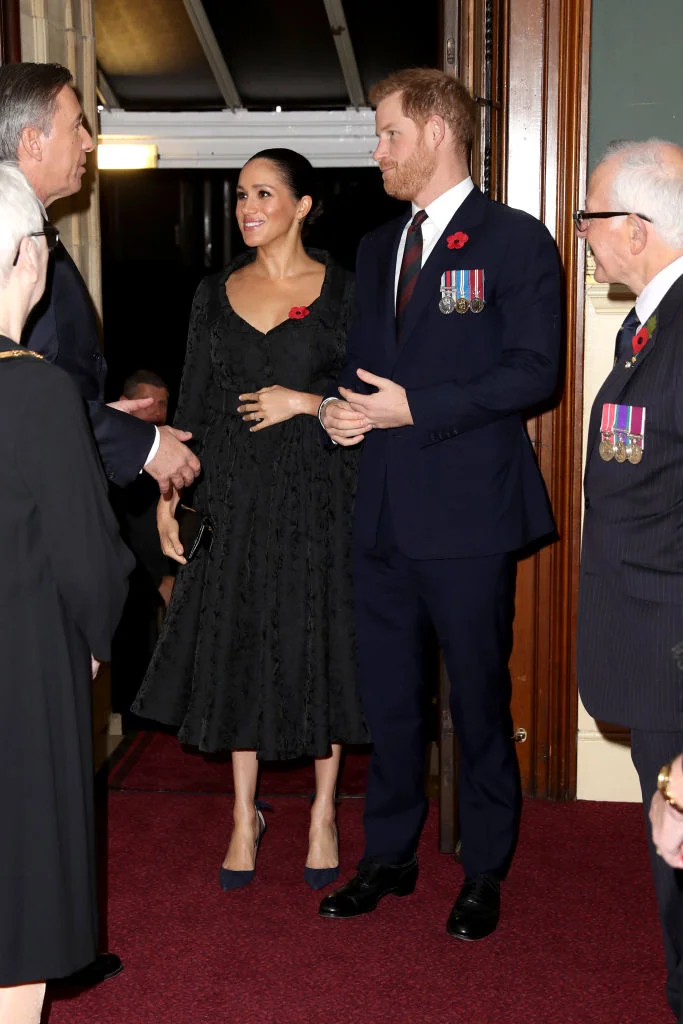 Жителі Канади радіють за Меган Маркл та принца Гаррі, але не хочуть платити за їхнє життя - фото 465553