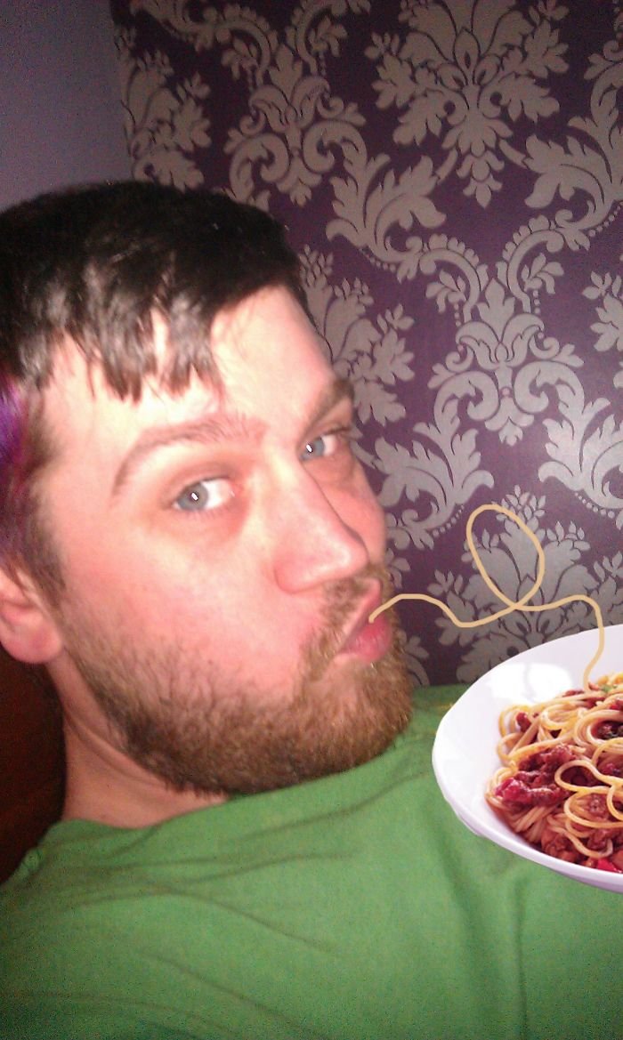 До гламурних селфі з Instagram дофотошопили спагеті, і це дико смішно - фото 465822