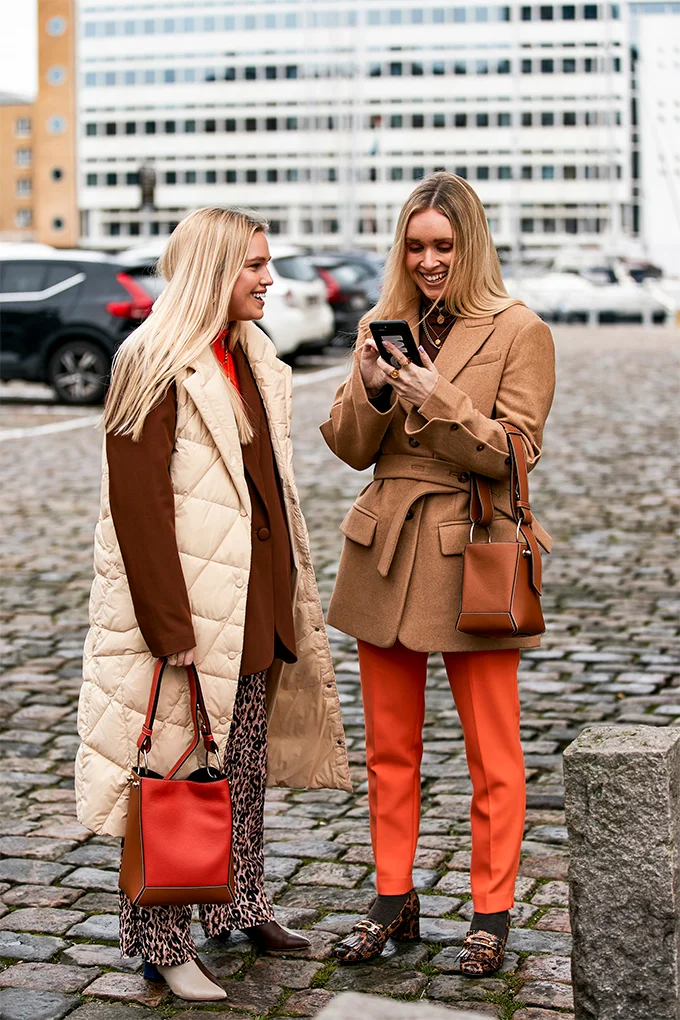 Яркие уличные образы с Недели моды в Копенгагене спасут от зимней серости - фото 465899