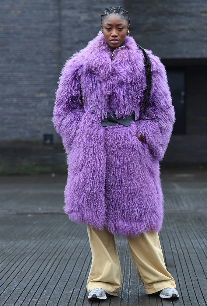 Яркие уличные образы с Недели моды в Копенгагене спасут от зимней серости - фото 465919