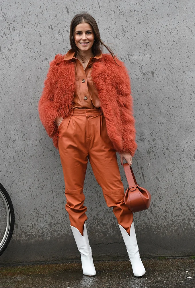 Яркие уличные образы с Недели моды в Копенгагене спасут от зимней серости - фото 465940