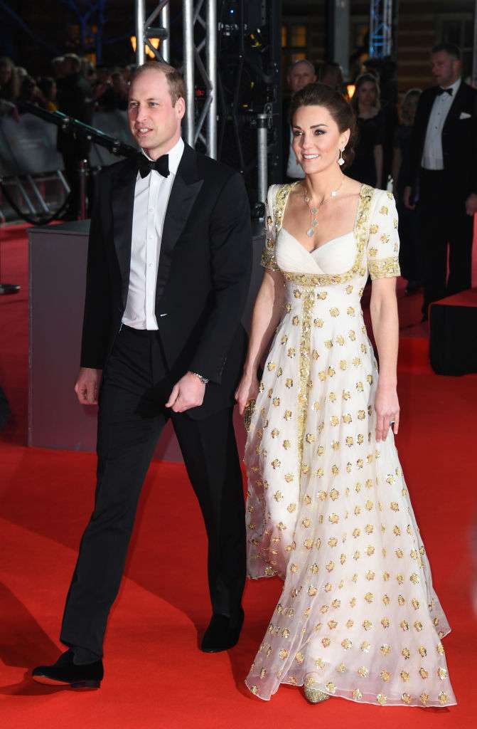 Кейт Миддлтон появилась на премии BAFTA в старом платье - фото 466240