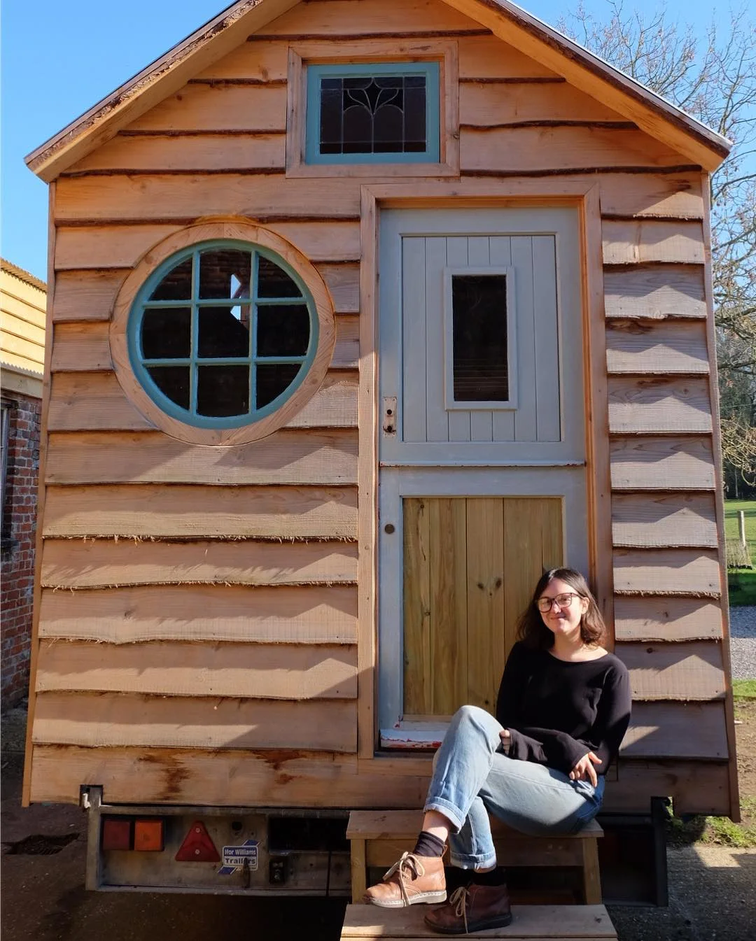 Девушка сама построила дом мечты – вот как он выглядит - фото 466395