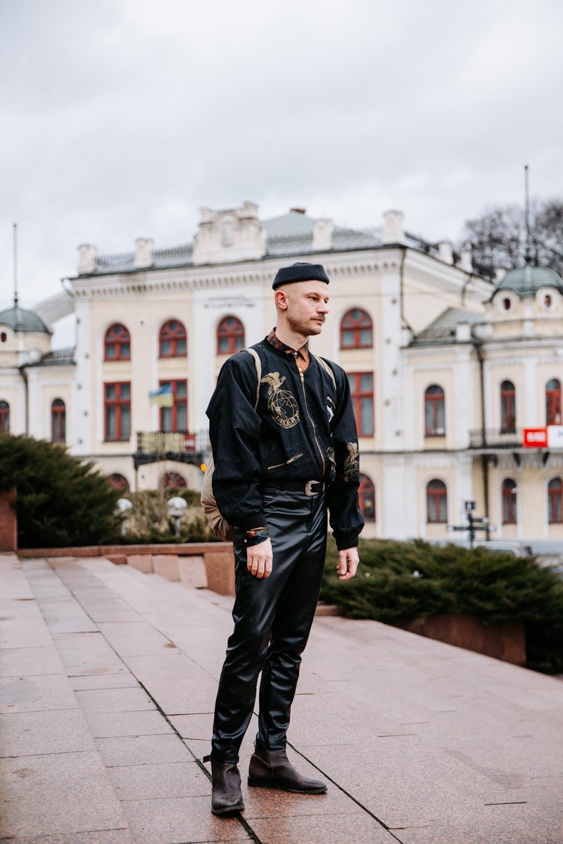 Київські модники показали свою версію стильних луків під час Ukrainian Fashion Week - фото 466502
