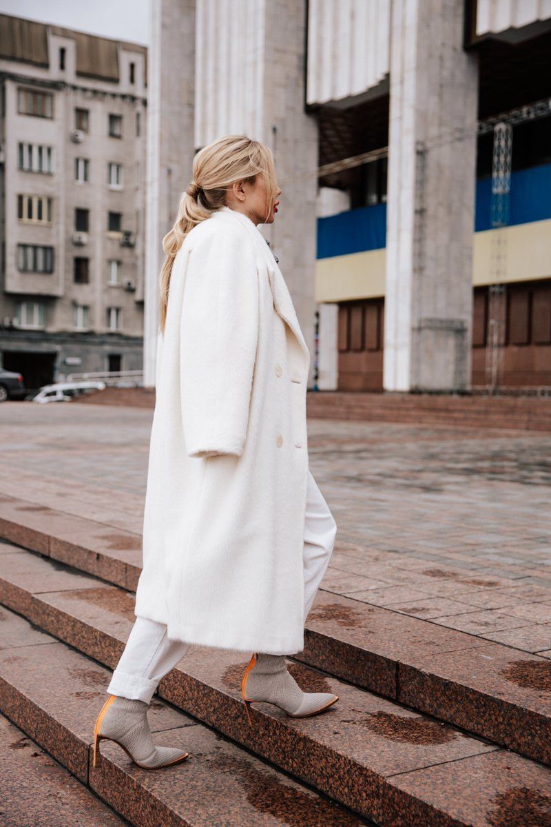 Киевские модники показали свою версию стильных луков во время Ukrainian Fashion Week - фото 466503