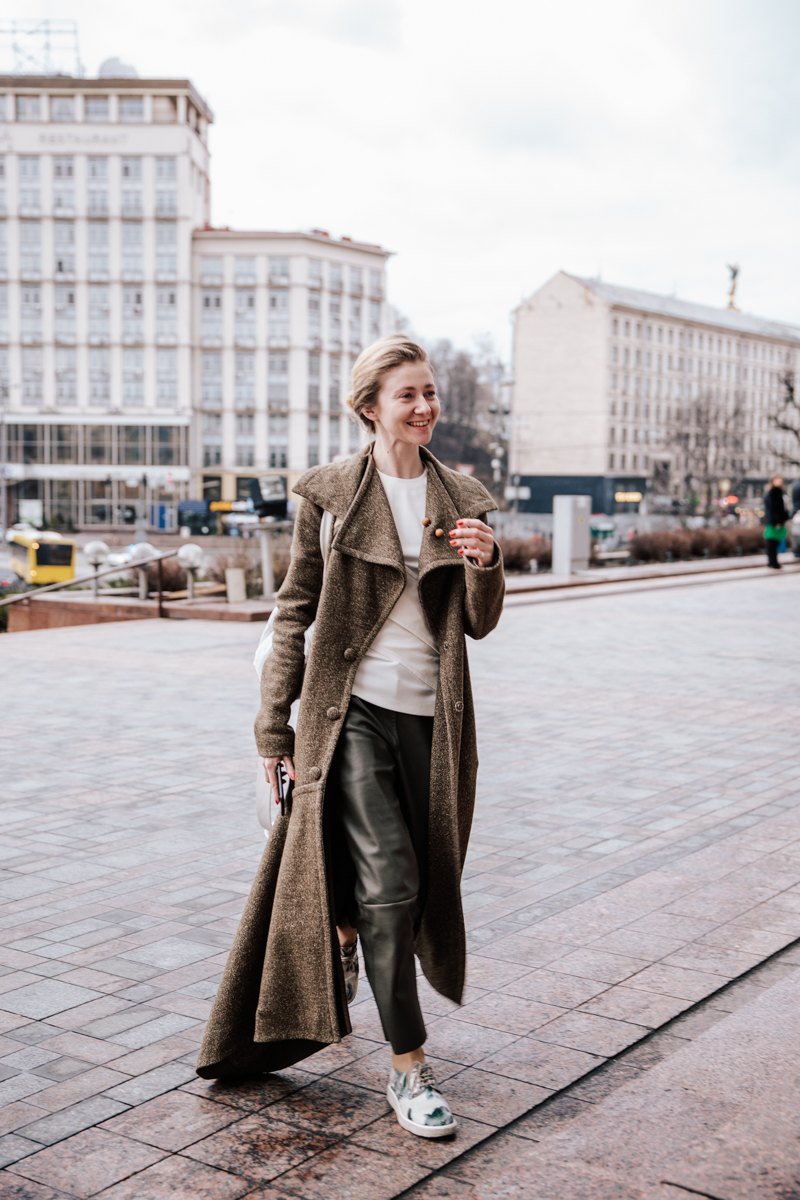 Київські модники показали свою версію стильних луків під час Ukrainian Fashion Week - фото 466505