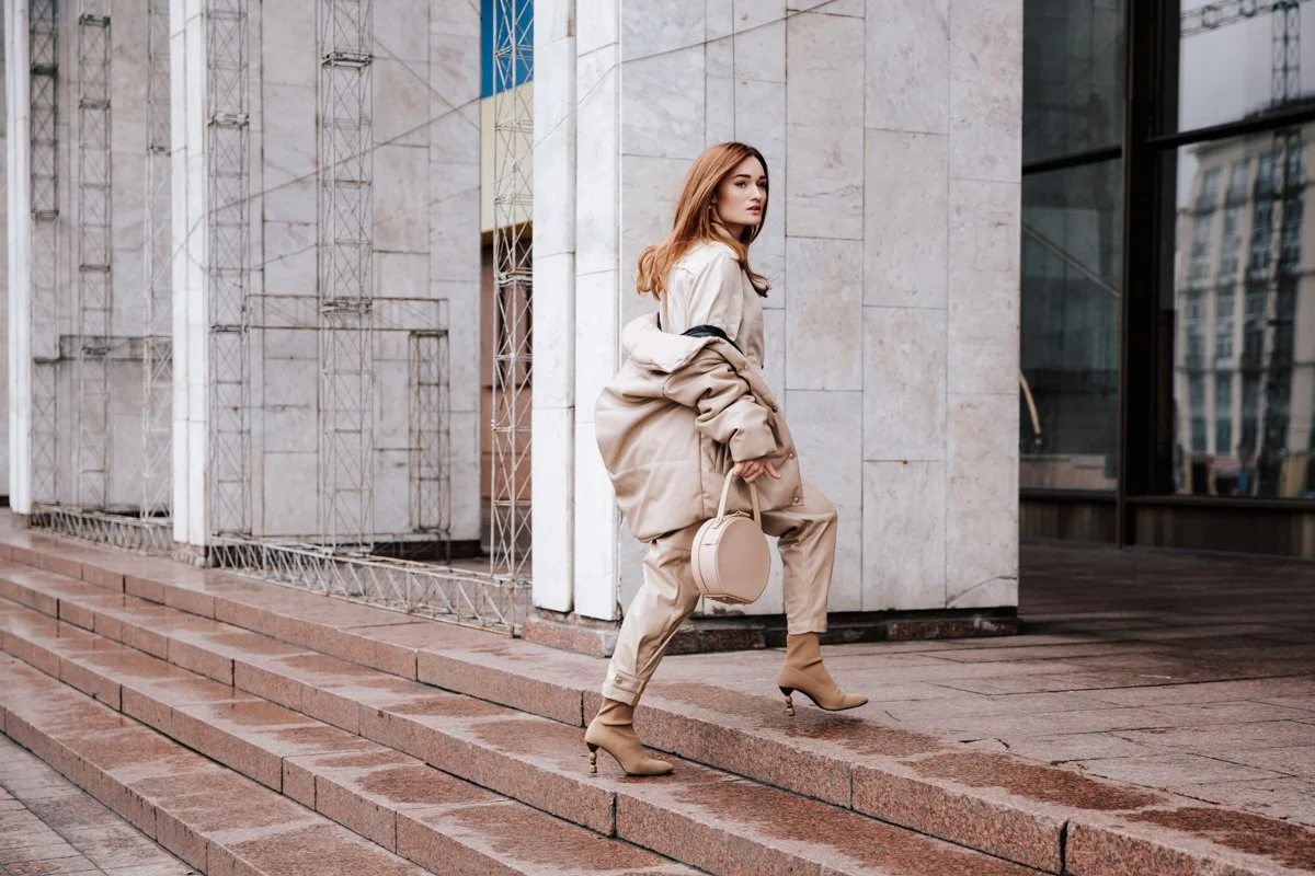 Киевские модники показали свою версию стильных луков во время Ukrainian Fashion Week - фото 466507