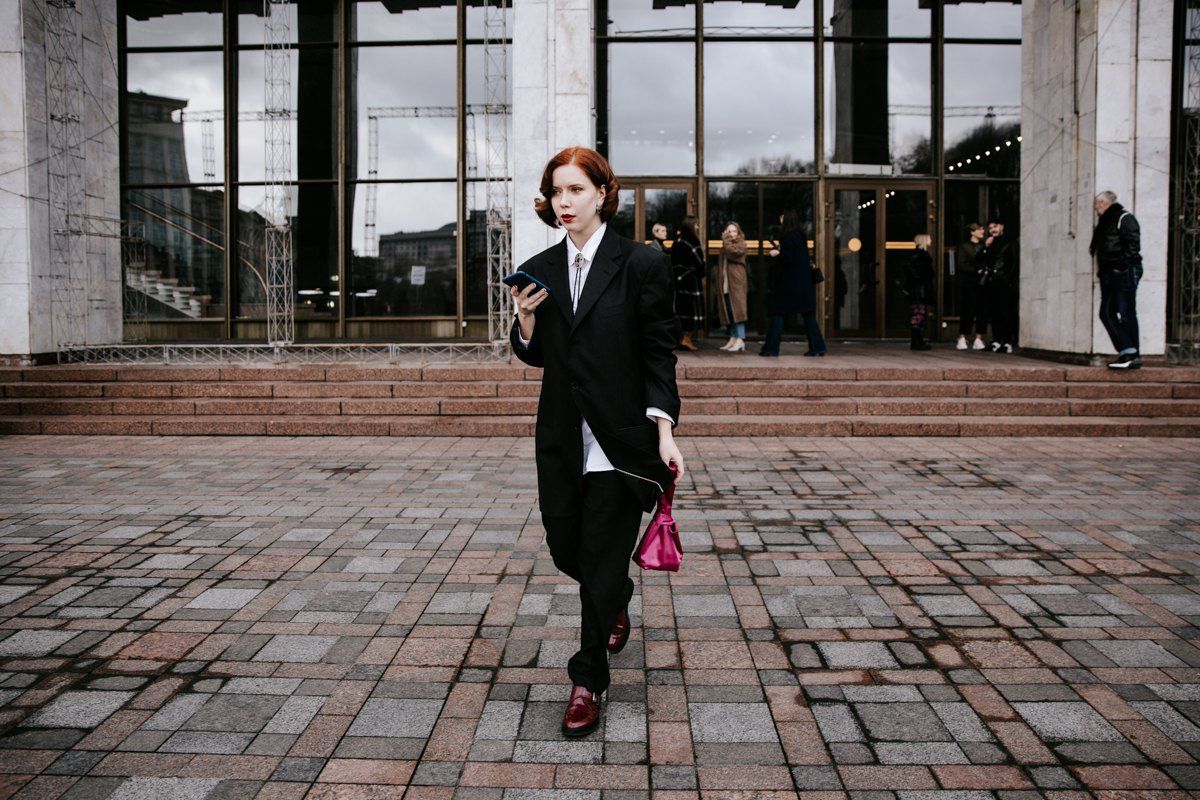 Киевские модники показали свою версию стильных луков во время Ukrainian Fashion Week - фото 466515