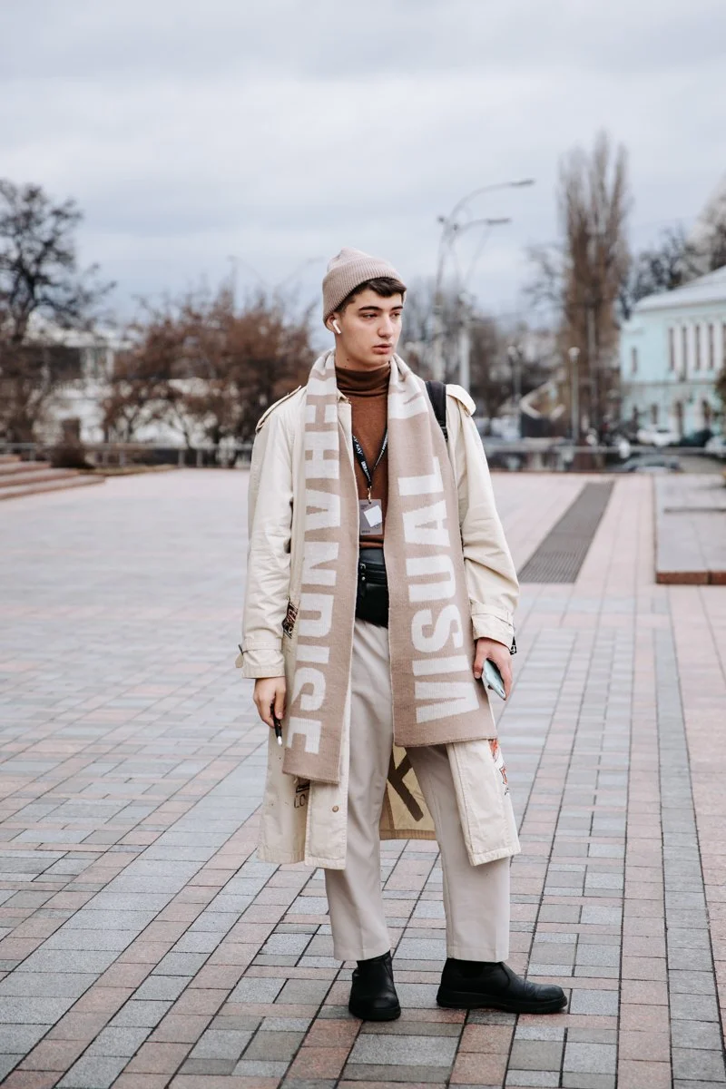 Киевские модники показали свою версию стильных луков во время Ukrainian Fashion Week - фото 466517