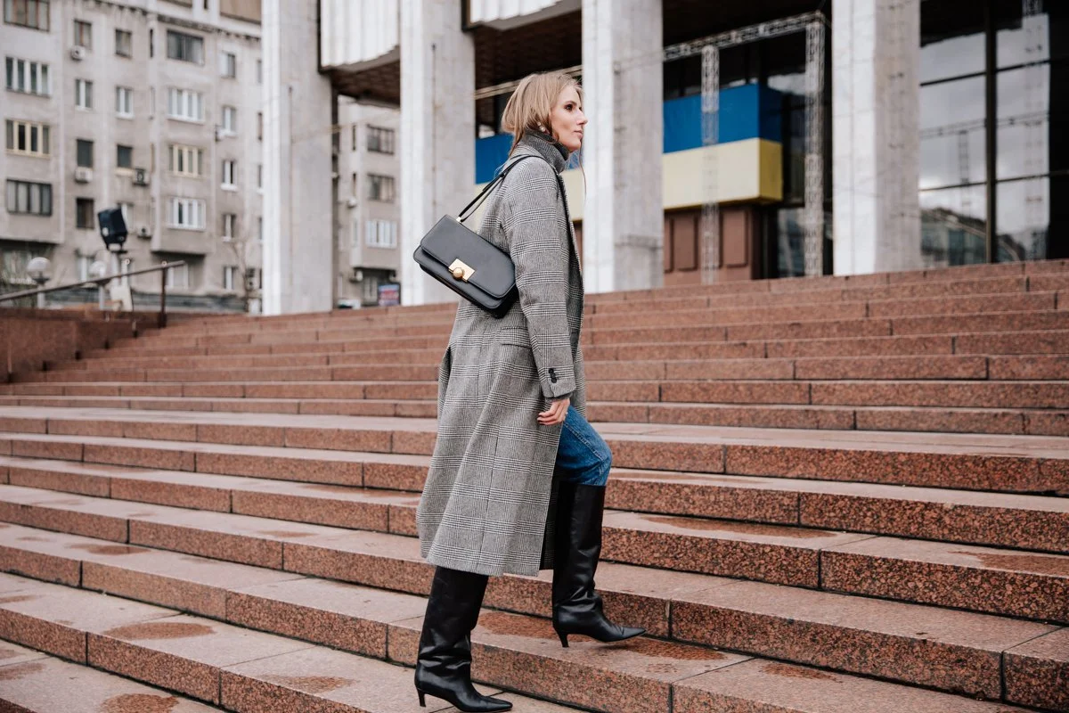 Киевские модники показали свою версию стильных луков во время Ukrainian Fashion Week - фото 466521