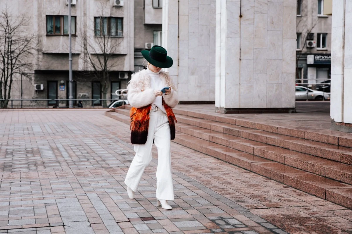 Киевские модники показали свою версию стильных луков во время Ukrainian Fashion Week - фото 466522
