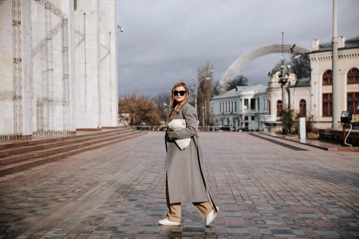 Киевские модники показали свою версию стильных луков во время Ukrainian Fashion Week - фото 466524
