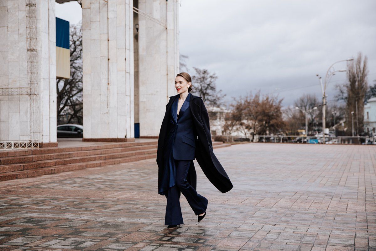 Киевские модники показали свою версию стильных луков во время Ukrainian Fashion Week - фото 466525