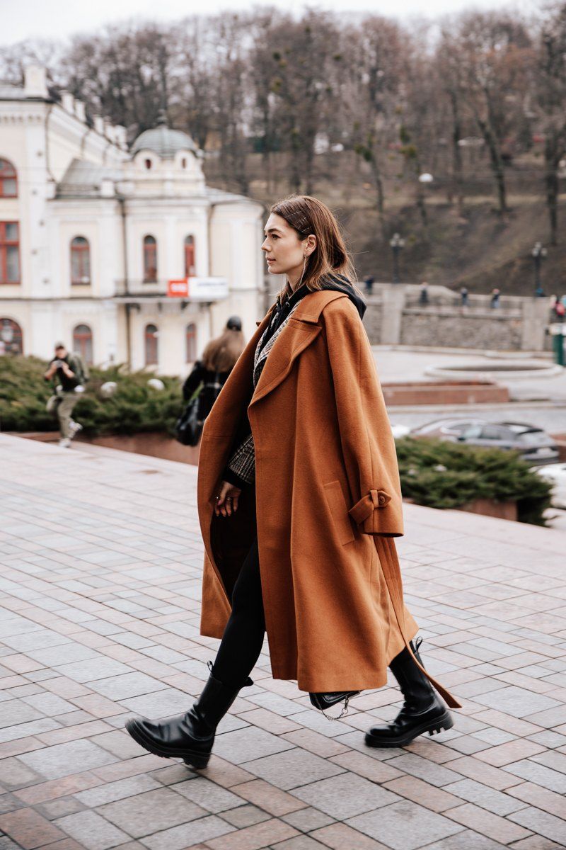 Киевские модники показали свою версию стильных луков во время Ukrainian Fashion Week - фото 466531