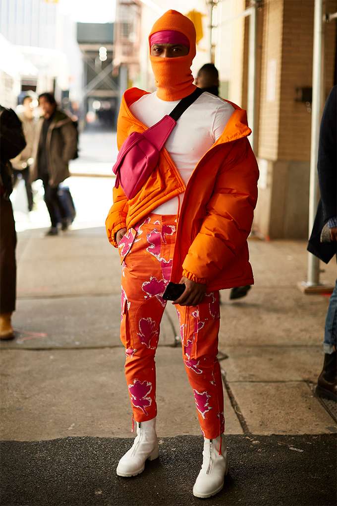 Стритстайл во время Недели моды в Нью-Йорке доказывает, что в моде больше нет ограничений - фото 467045