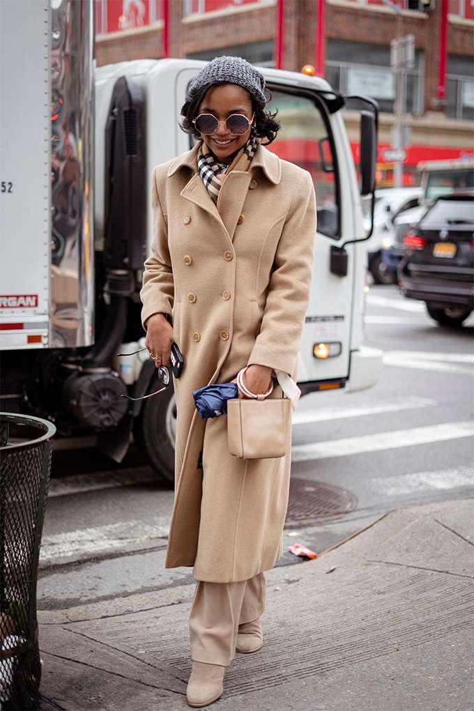 Стритстайл во время Недели моды в Нью-Йорке доказывает, что в моде больше нет ограничений - фото 467058