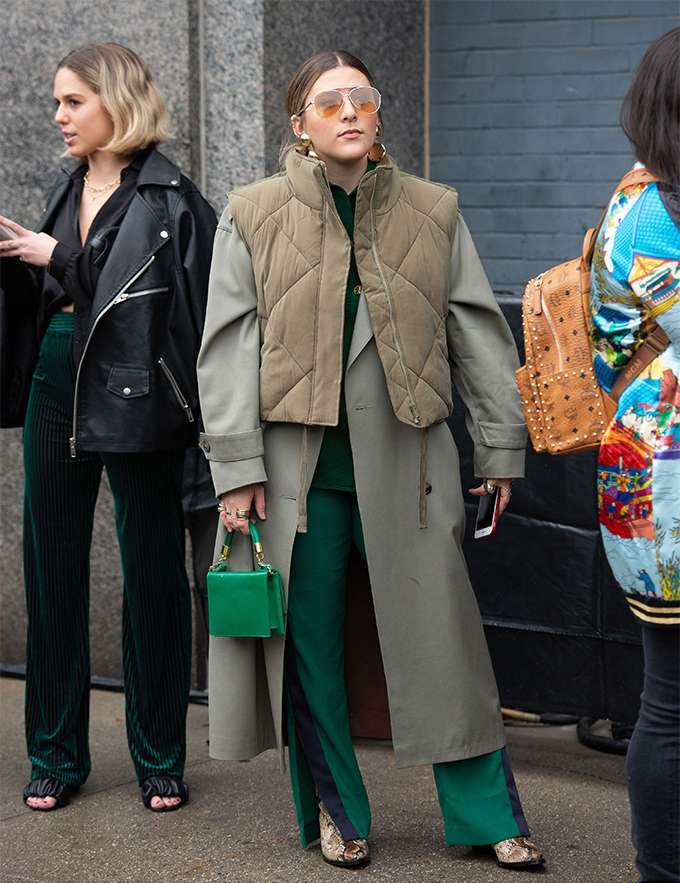 Стритстайл во время Недели моды в Нью-Йорке доказывает, что в моде больше нет ограничений - фото 467063