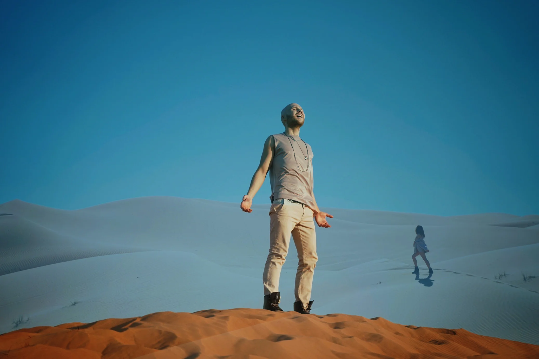 Alyosha и Vlad Darwin презентовали клип, снятый в пустыне - фото 467108