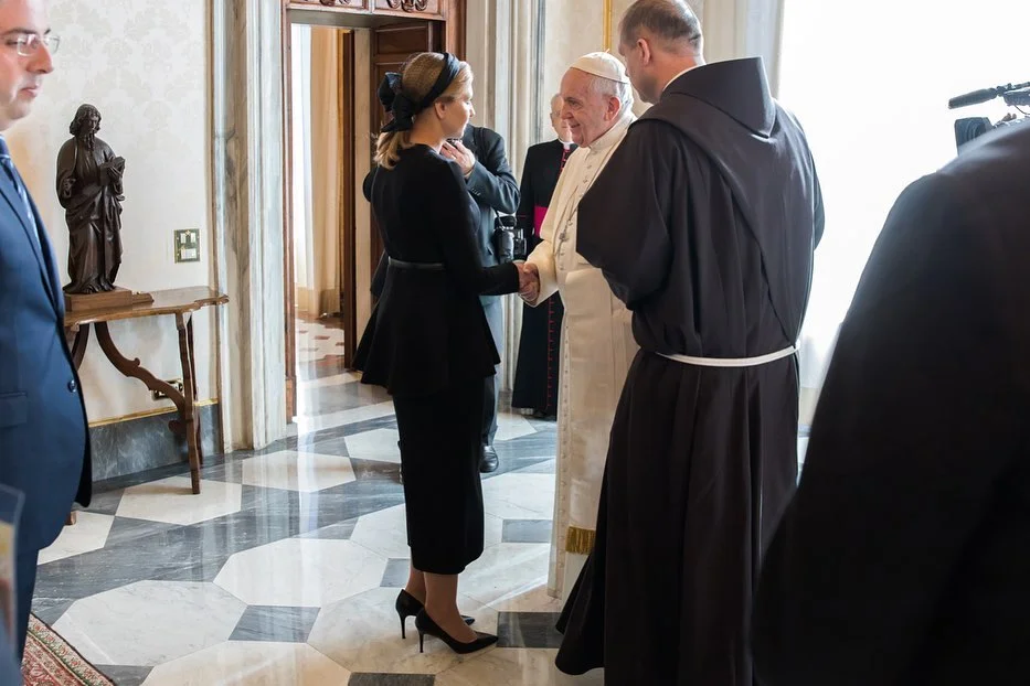 Елена Зеленская покорила мир своим модным образом на встрече с Папой Римским - фото 467129