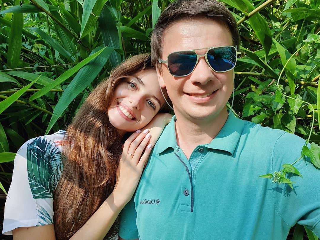 Дмитрий Комаров рассказал о ревности в браке с молодой женой - фото 467868