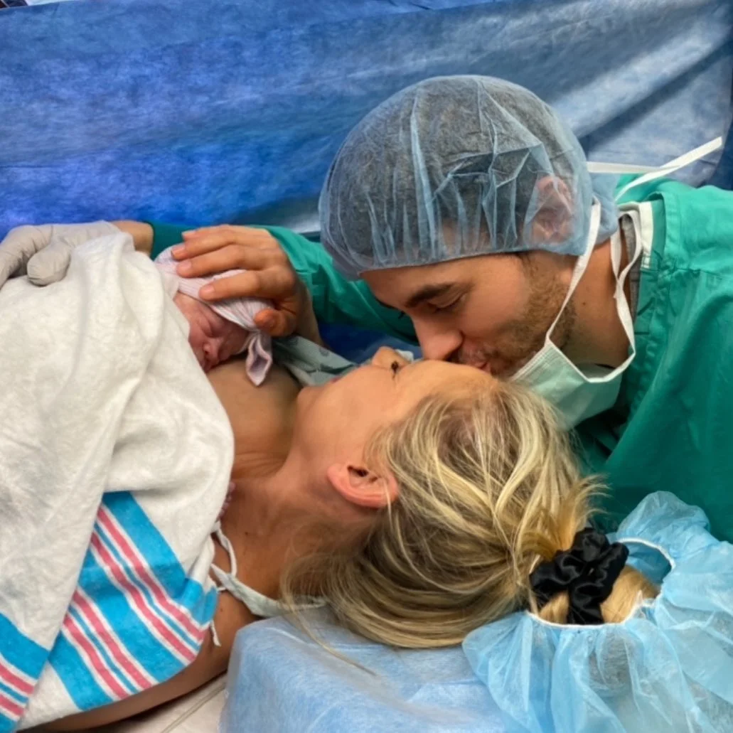 Энрике Иглесиас и Анна Курникова наконец показали первые фото своего новорожденного малыша - фото 467908