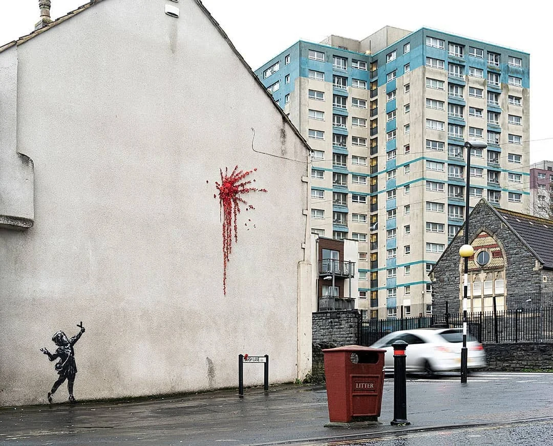 Таинственный художник Бэнкси показал новое граффити, посвященное Дню всех влюбленных - фото 467940