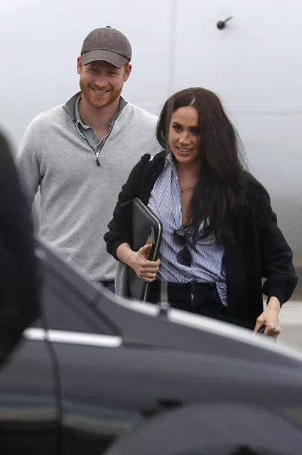 Меган Маркл и принца Гарри впервые заметили вдвоем после выхода из королевской семьи - фото 468059