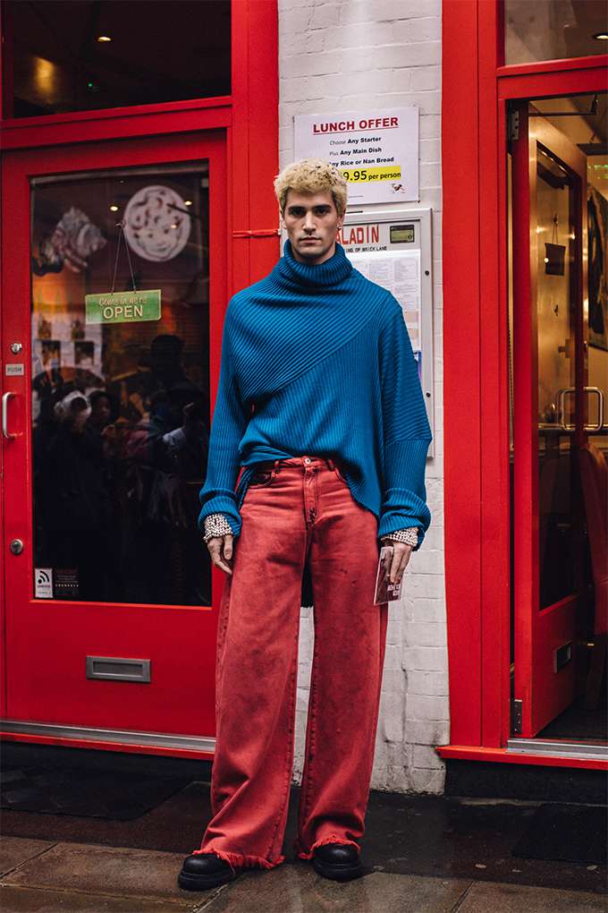 Лондон сломал стереотипы о своей серости взрывным уличным стилем на Неделе моды - фото 468246